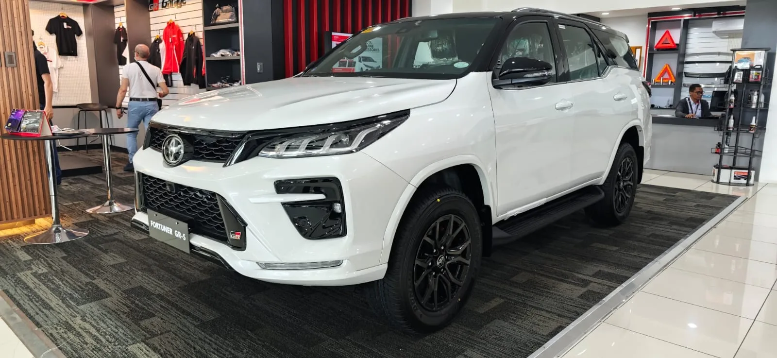 2026 Toyota Fortuner Gr-s · SUV · 2.8 4WD AT — photo 1 of 43