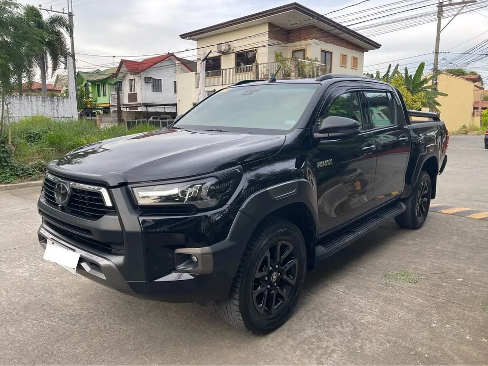 2025 TOYOTA PICKUP 2.4 2WD AT Black Pickup · Automatic — photo 1 of 12
