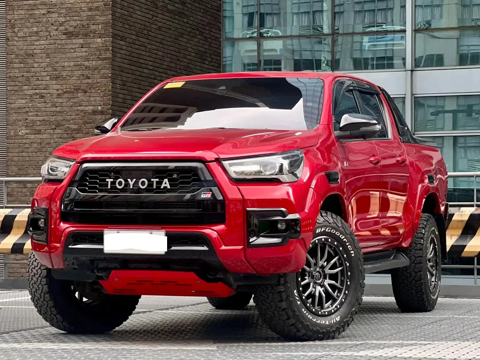 2023 Toyota Hilux Pickup · 2.8 4WD AT — photo 1 of 16