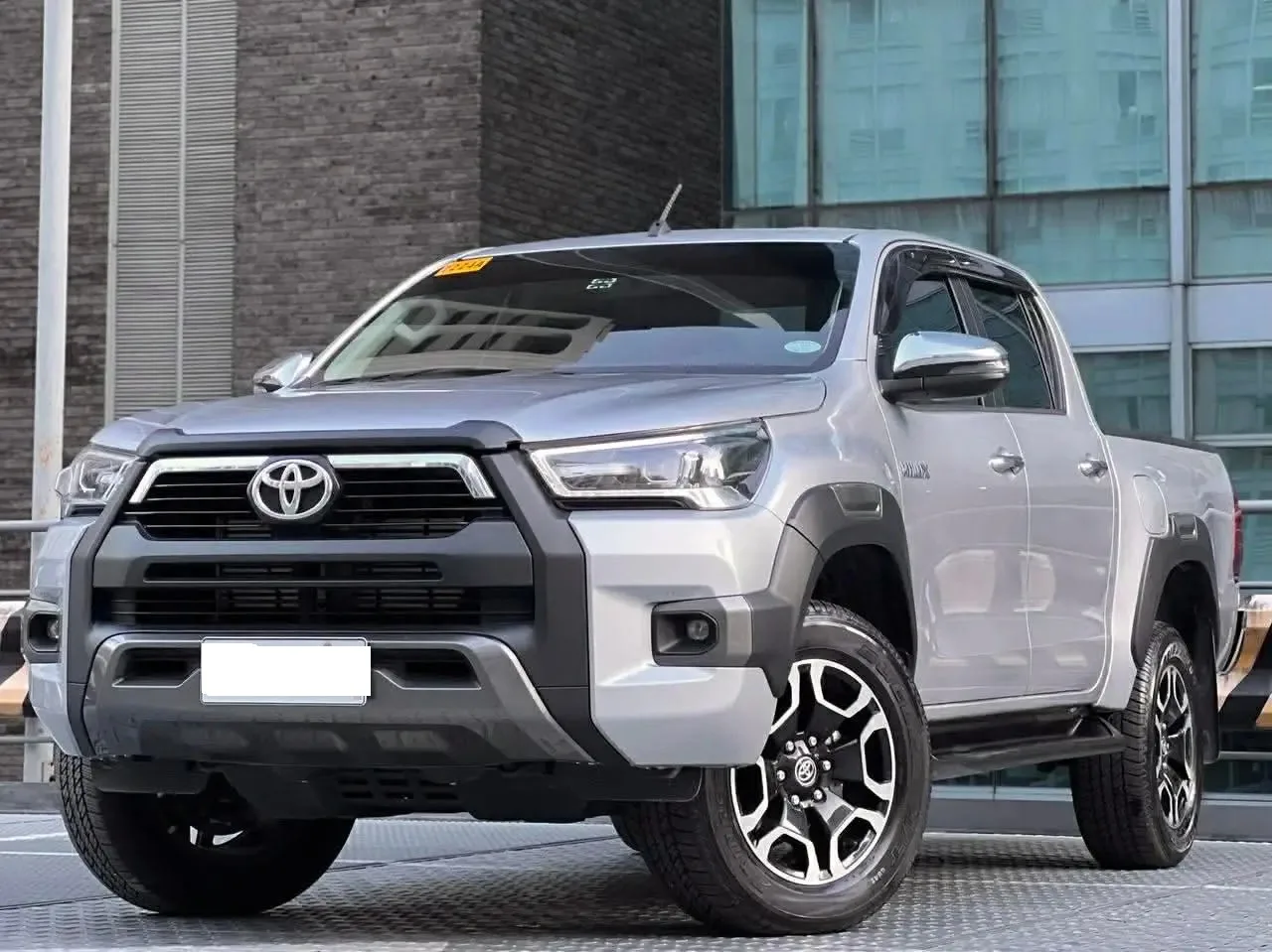 2025 Toyota Hilux Pickup · 2.4 2WD AT — photo 1 of 17