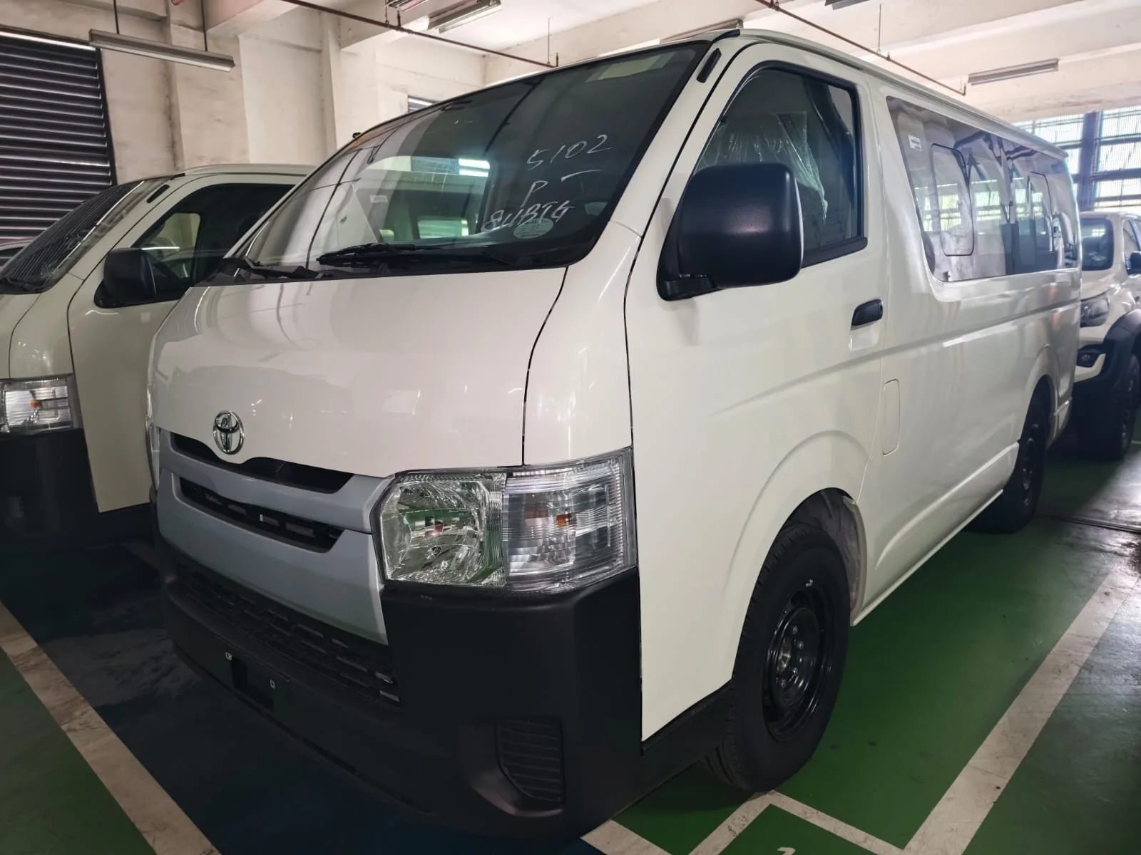 2027 Toyota Commuter Hiace · Van · 3.0 2WD MT — photo 1 of 32