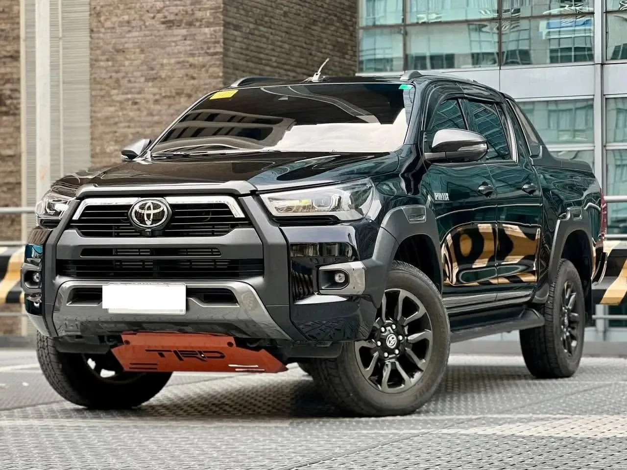 2023 Toyota Hilux Pickup · 2.4 2WD MT — photo 1 of 18