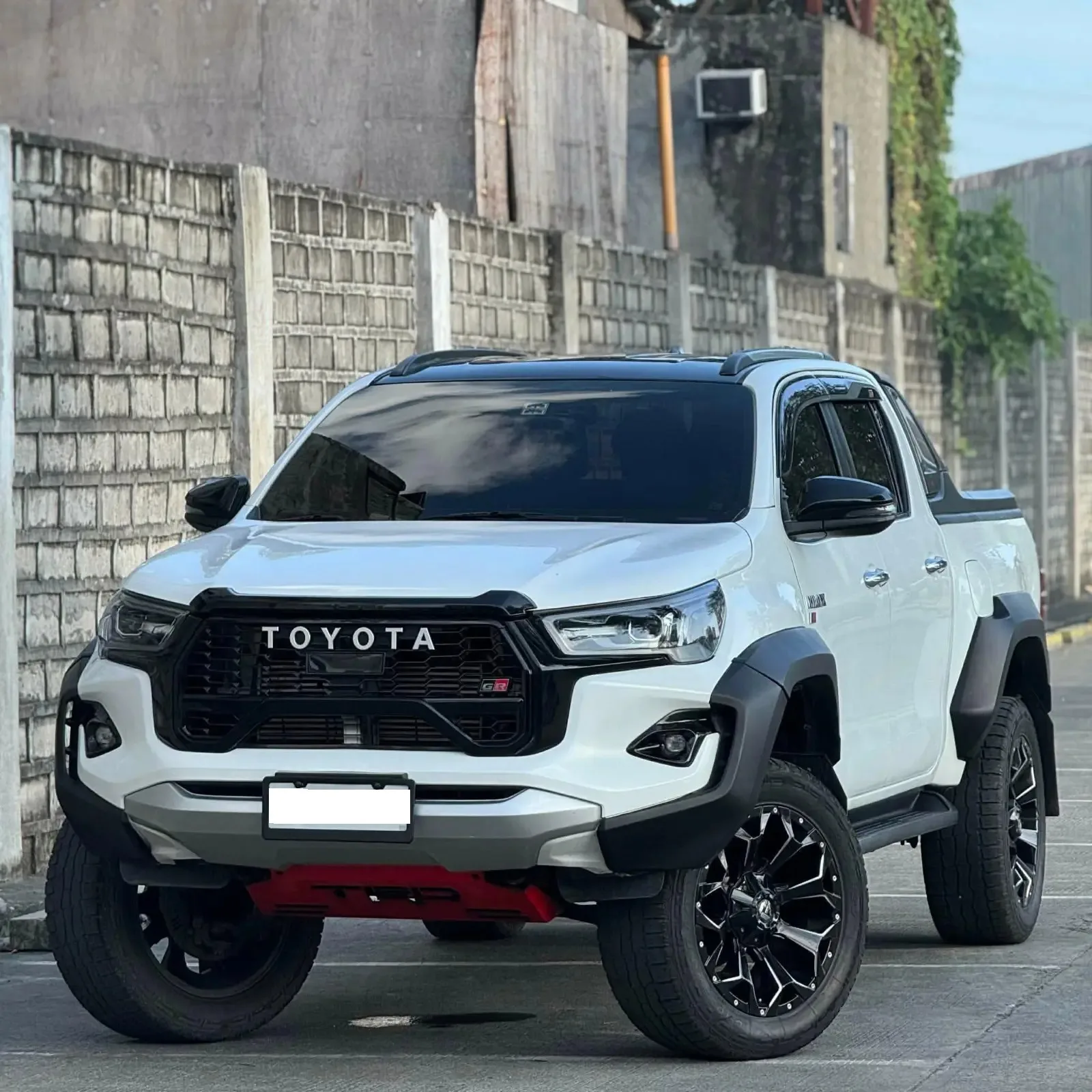 2022 Toyota Hilux Pickup · 2.4 2WD AT — photo 1 of 12