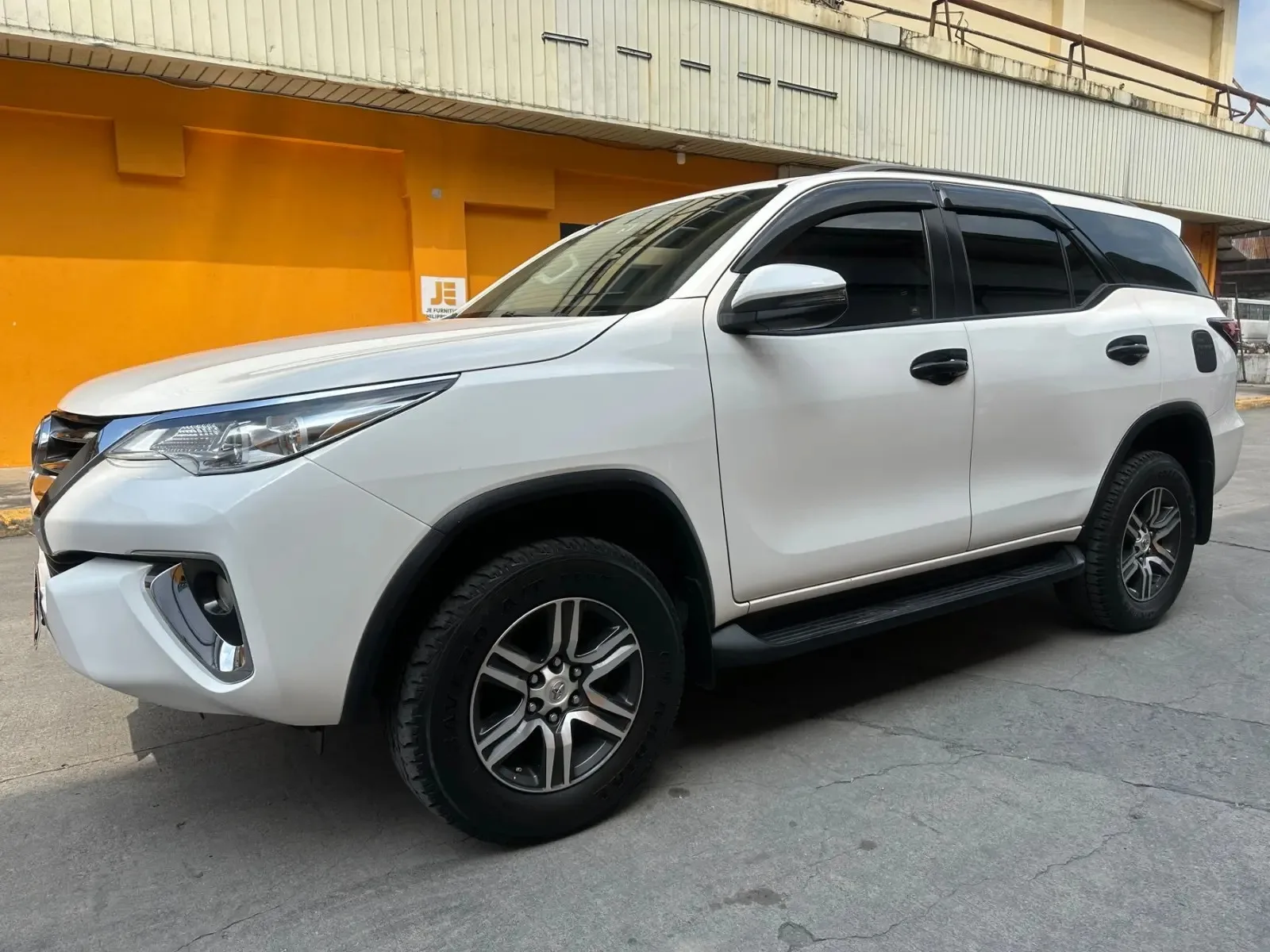 2018 Toyota Fortuner G · SUV · 2.4 2WD AT — photo 1 of 16