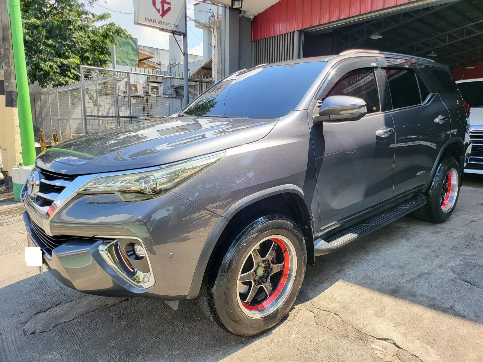 2018 Toyota Fortuner SUV · 2.4 2WD AT — photo 1 of 14