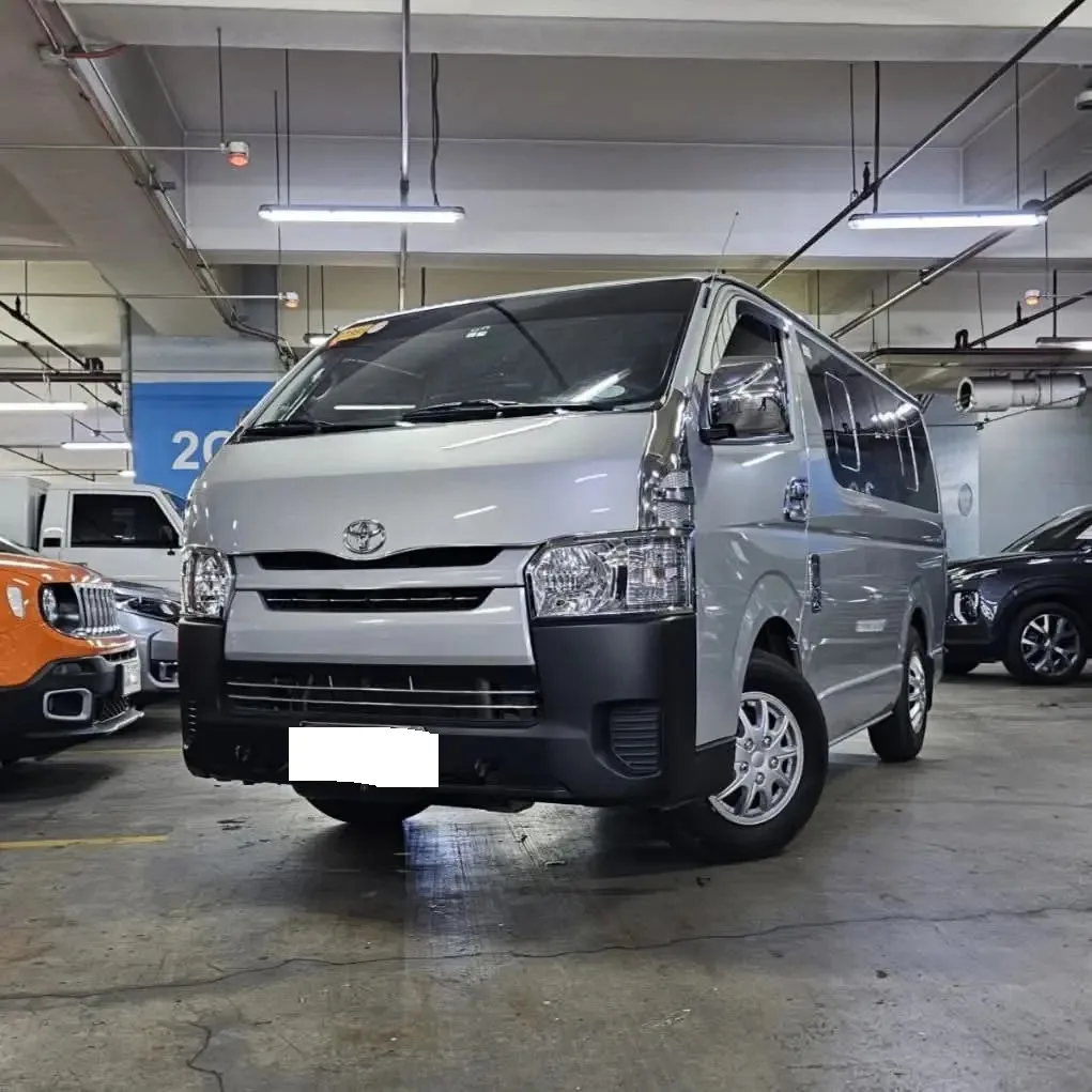 2022 Toyota Commuter Hiace · Van · 3.0 2WD MT — photo 1 of 21