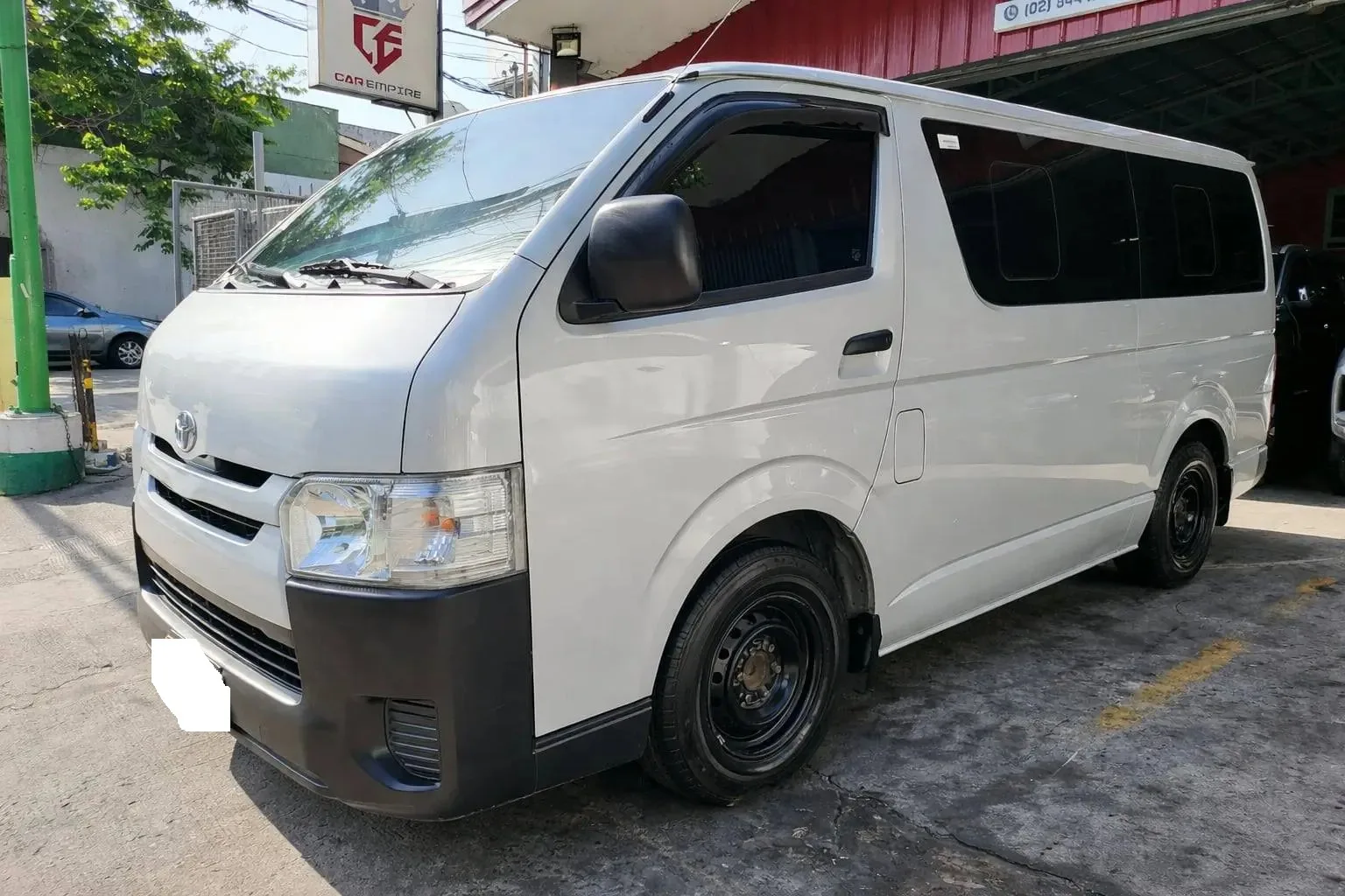 2025 Toyota Commuter Hiace · Van · 3.0 2WD MT — photo 1 of 16