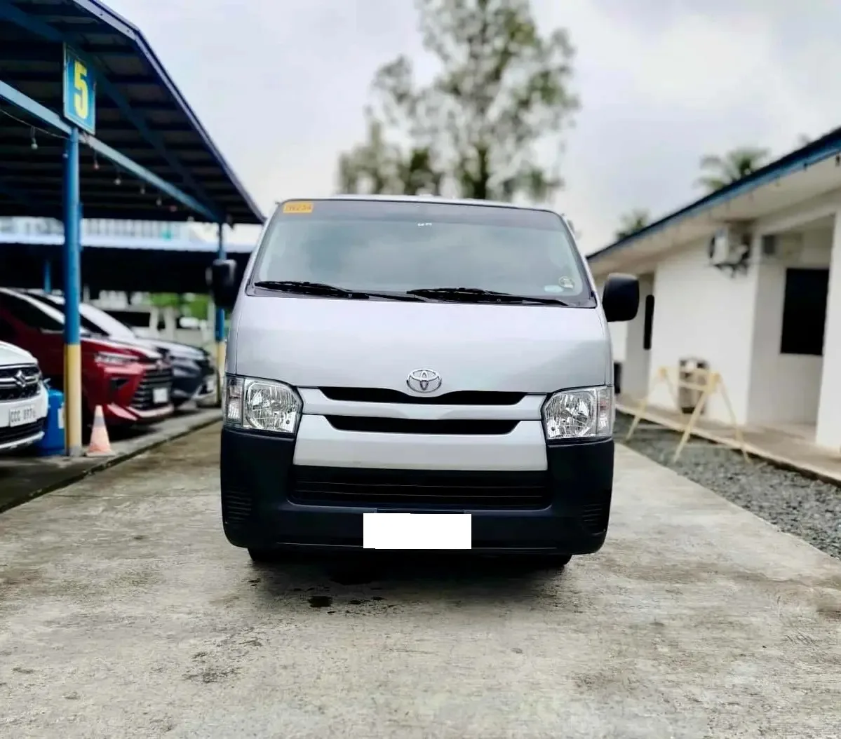 2022 Toyota Commuter Hiace · Van · 3.0 2WD MT — photo 1 of 11