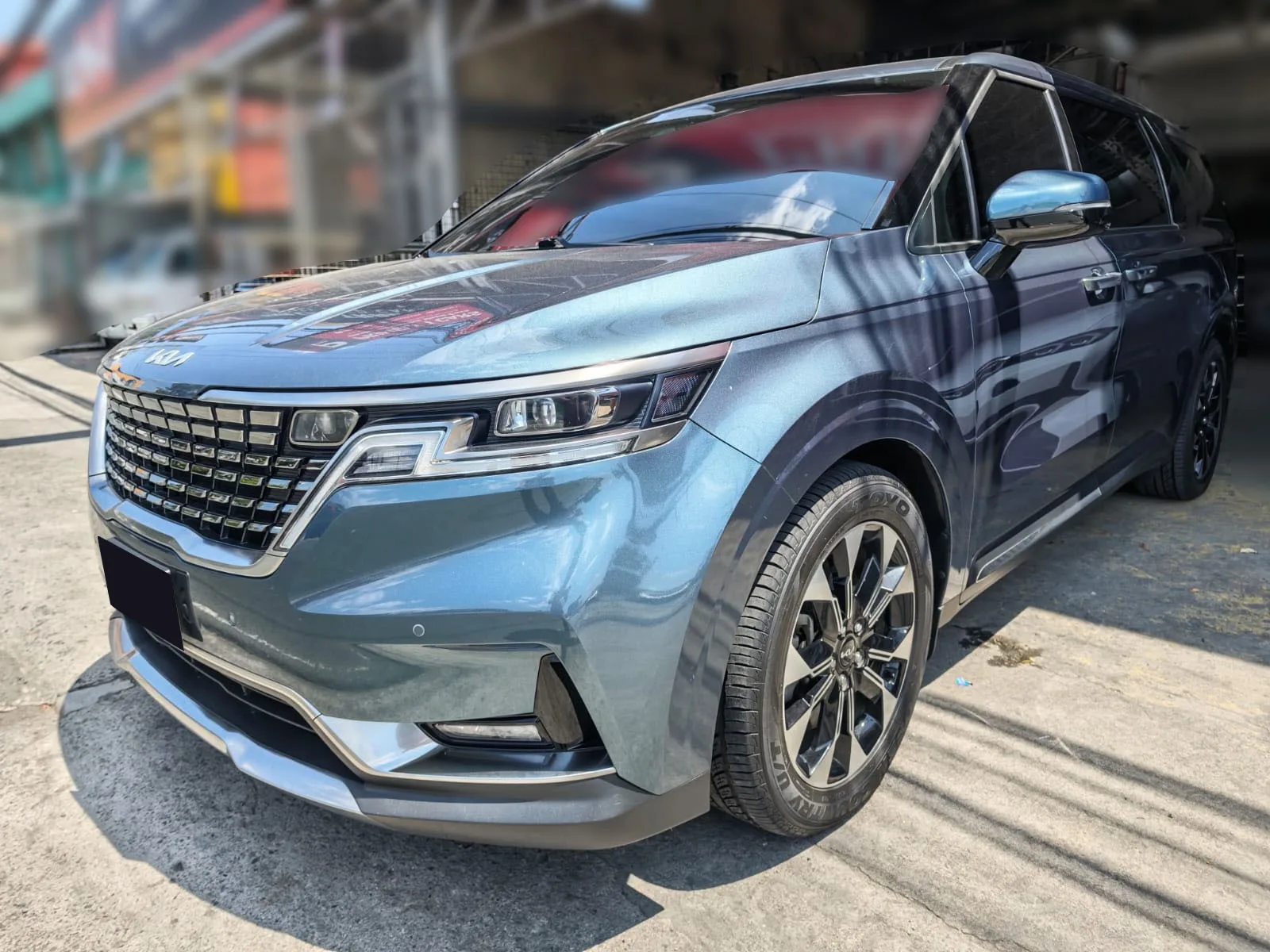 2023 Kia Carnival SUV · 2.2 2WD AT — photo 1 of 47