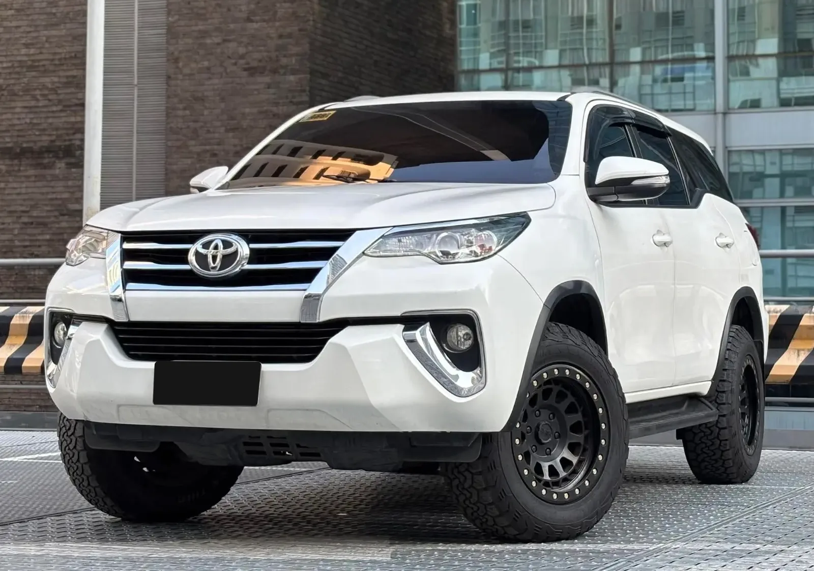 2017 Toyota Fortuner G · SUV · 2.4 2WD AT — photo 1 of 18