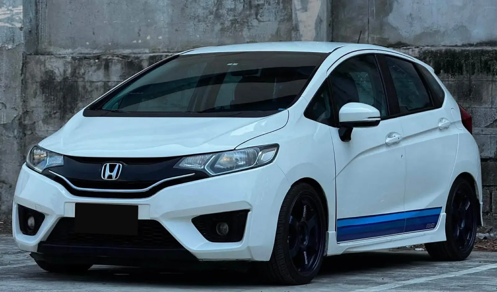 2016 Honda Jazz Hatchback · 1.5 2WD AT — photo 1 of 18