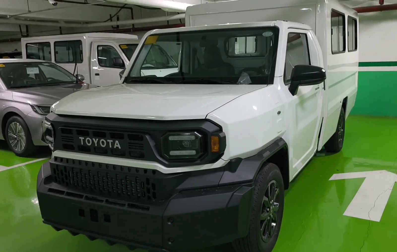 2027 Toyota Tamaraw Gl Utility Van · Van · 2.4 2WD AT — photo 1 of 16