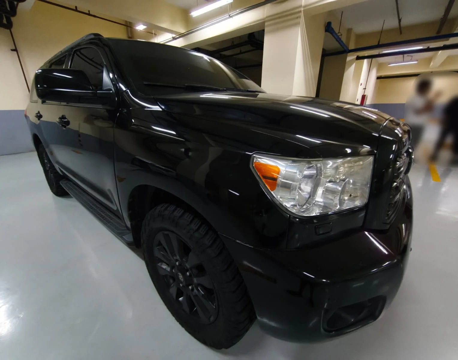 2011 Toyota Sequoia SUV · 5.7 2WD AT — photo 1 of 33