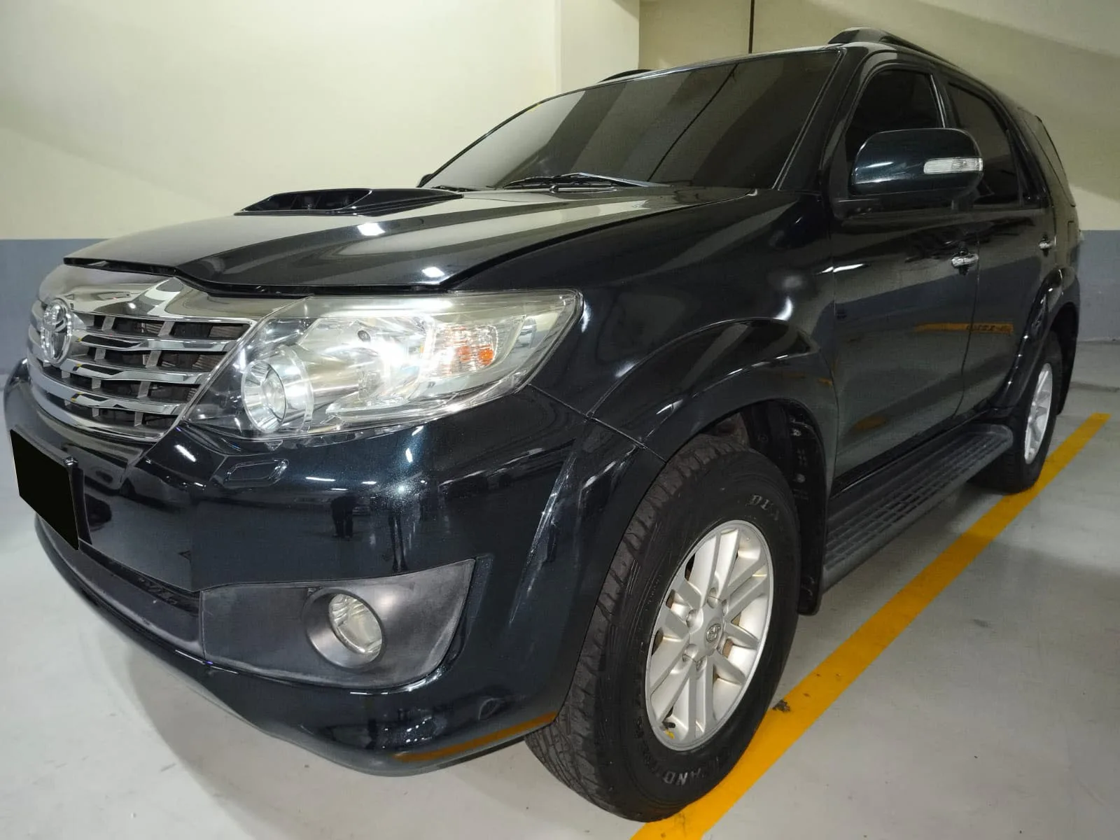 2012 Toyota Fortuner V · SUV · 3.0 4WD AT — photo 1 of 37