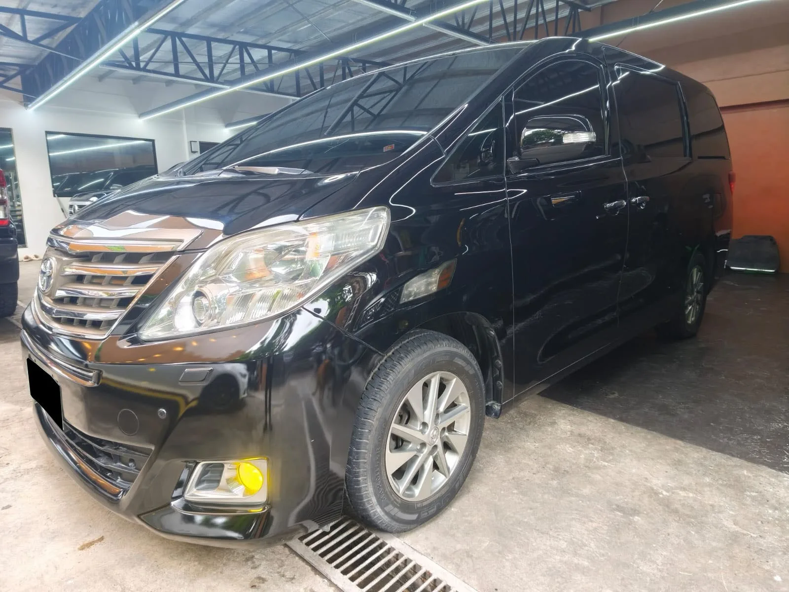 2013 Toyota Alphard MPV · 3.5 2WD AT — photo 1 of 32