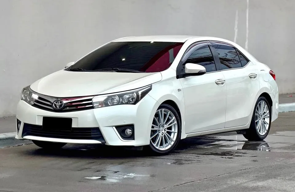 2015 Toyota Corolla Altis Sedan · 1.6 2WD AT — photo 1 of 20
