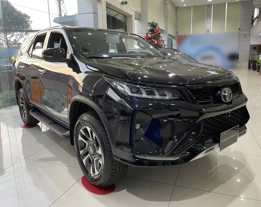 2027 Toyota Fortuner Legender · SUV · 2.7 2WD AT — photo 1 of 20