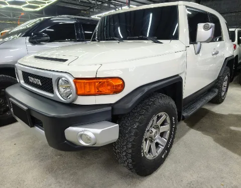 2015 Toyota Land Cruiser FJ V6 · SUV · 4.0 4WD AT