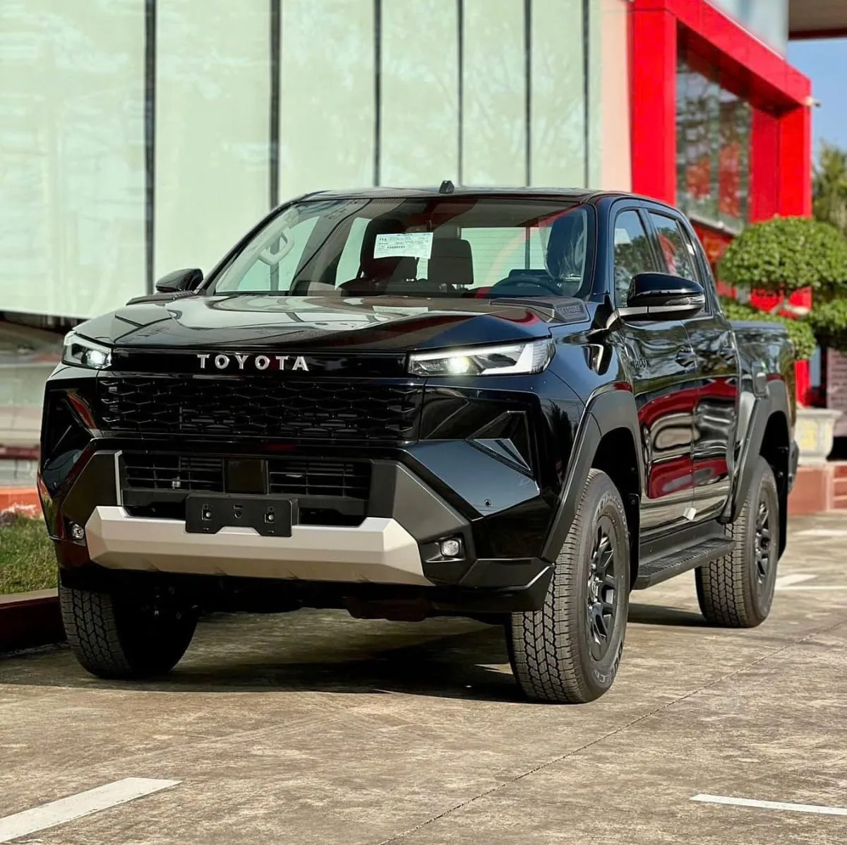 2027 Toyota Hilux Pro · Double Cab · 2.8 2WD AT — photo 1 of 19