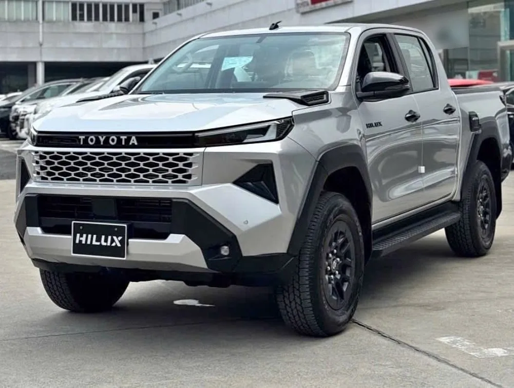 2027 Toyota Hilux Pro · Double Cab · 2.8 2WD AT — photo 1 of 10