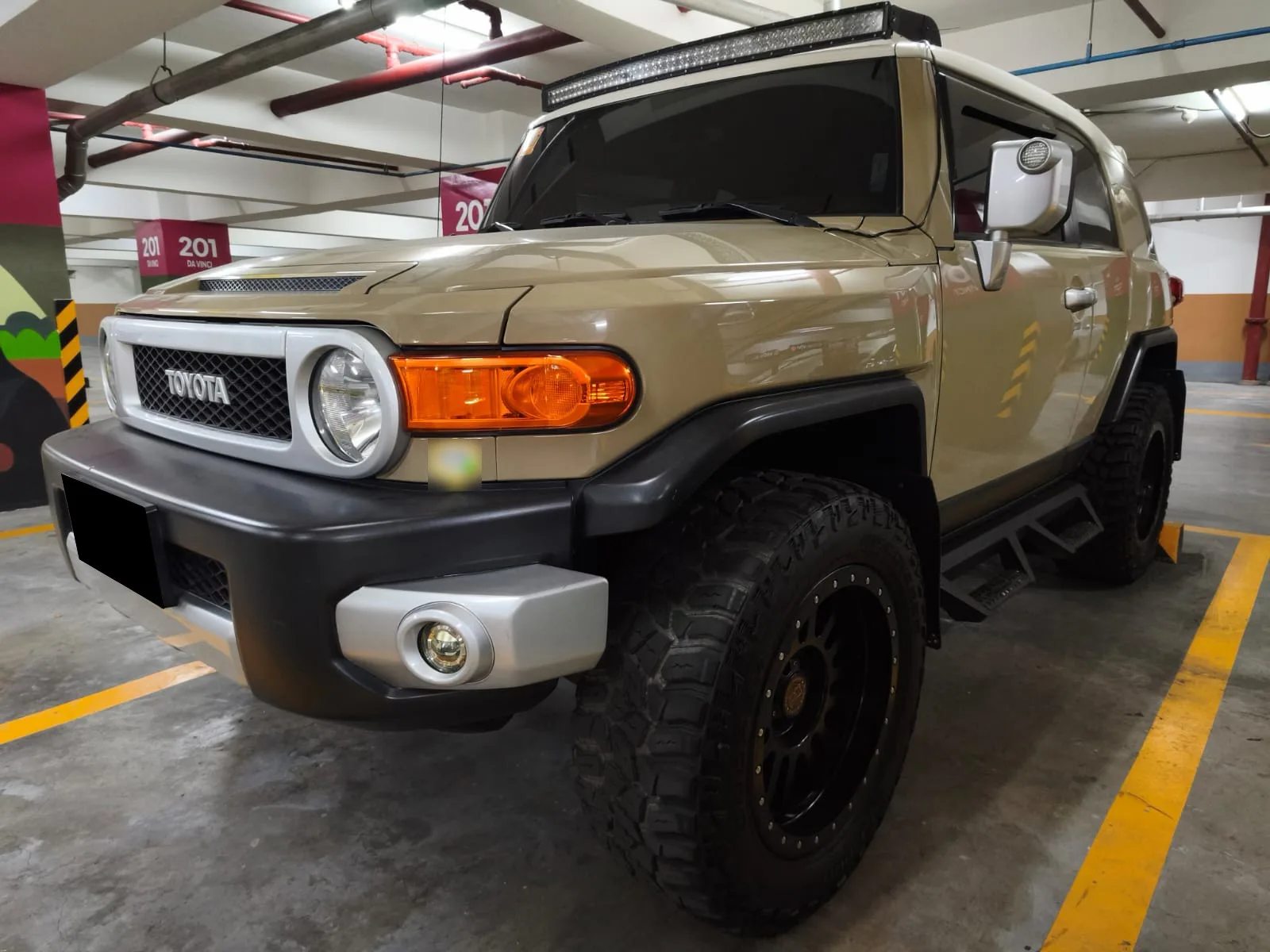2017 Toyota Land Cruiser FJ V6 · SUV · 4.0 4WD AT — photo 1 of 33