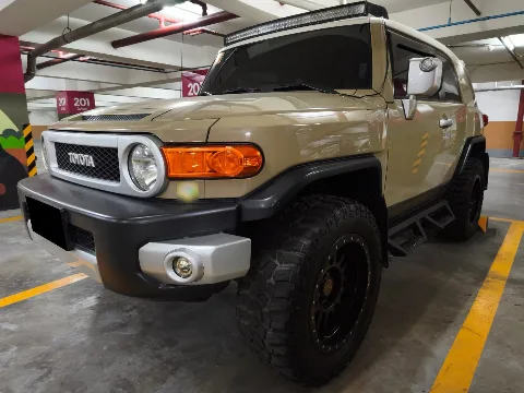 2017 Toyota Land Cruiser FJ V6 · SUV · 4.0 4WD AT