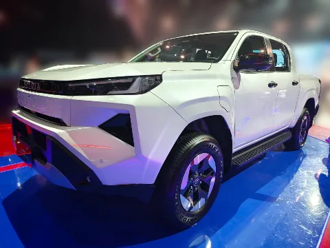 2027 Toyota Hilux Bev · Double Cab · 4WD AT