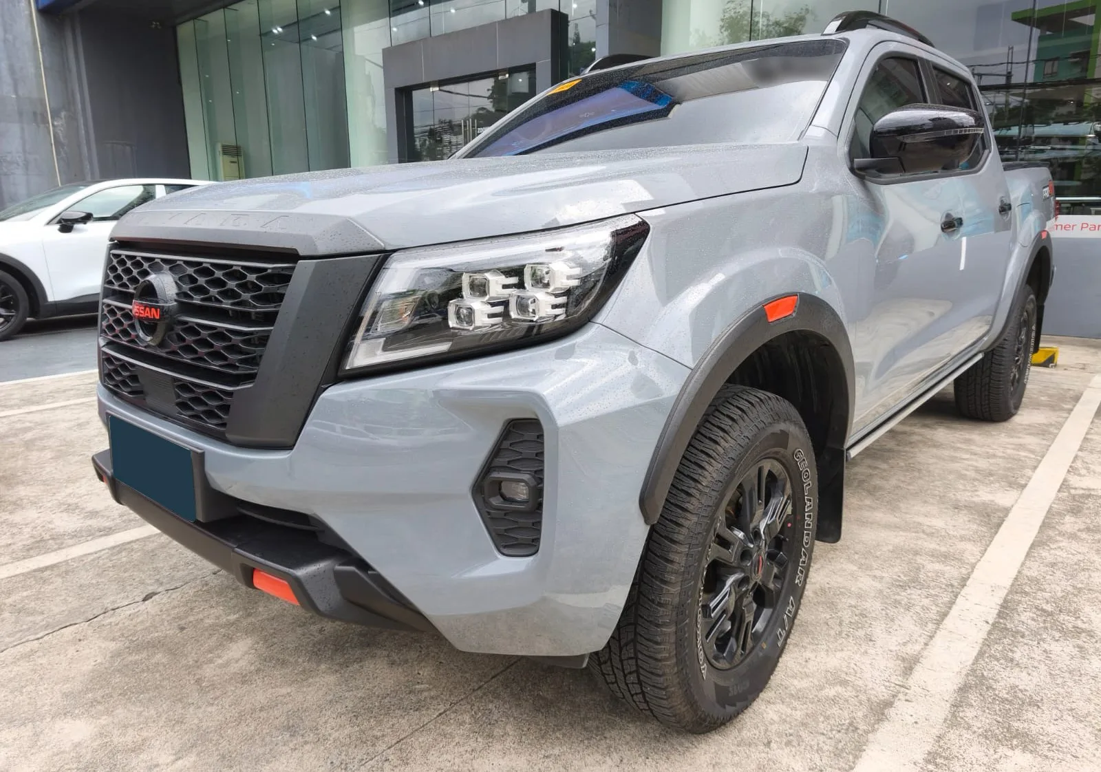 2026 Nissan Navara Pro 4X · Double Cab · 2.5 4WD AT — photo 1 of 37