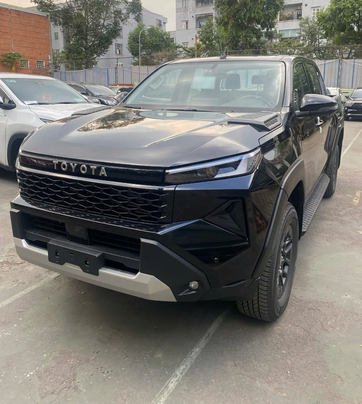 2027 Toyota Hilux Pro · Double Cab · 2.8 2WD AT — photo 1 of 22