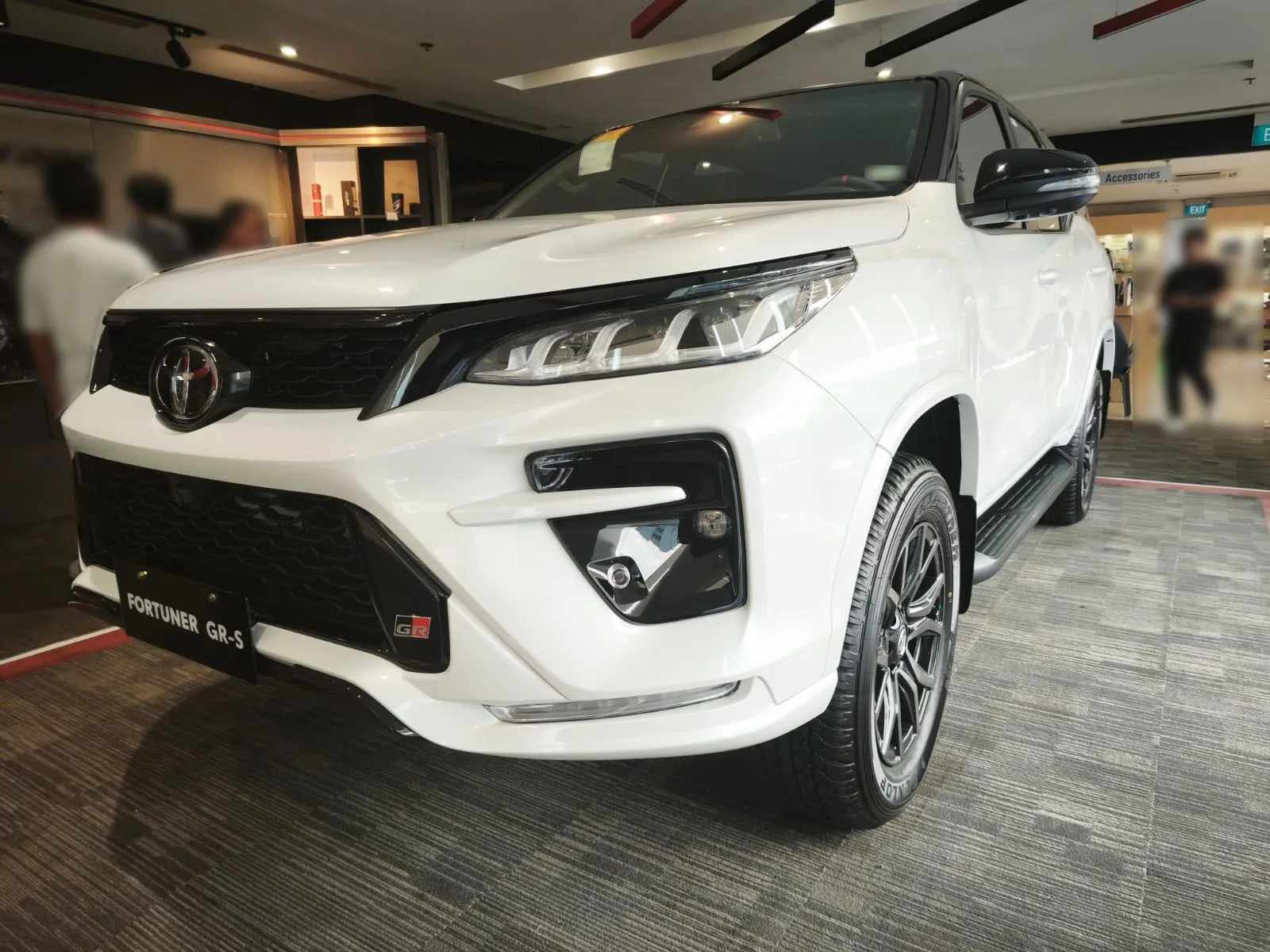 2026 Toyota Fortuner Gr-s · SUV · 2.8 4WD AT — photo 1 of 41